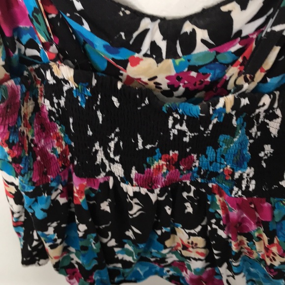 CUTE TORRID TOP WITH ADJUSTABLE STRAPS FLORAL PATTERN SIZE 1X GREAT CONDITION! - Picture 9 of 9